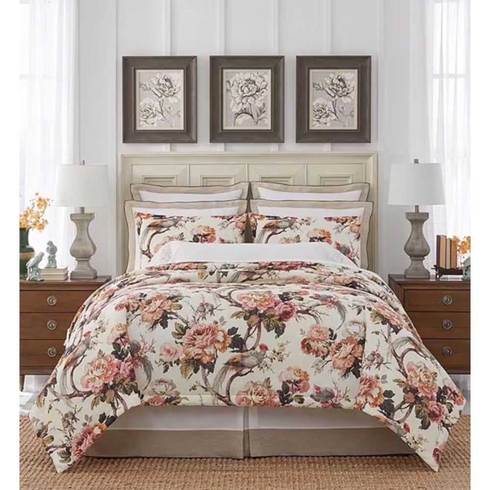 Southern Living Floral Patterned Comforter Set